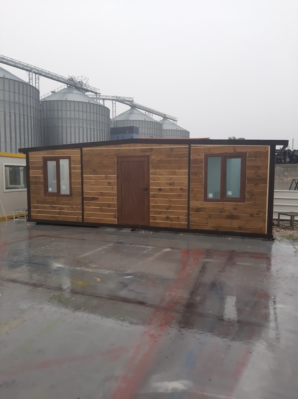 Контейнери с облицовка